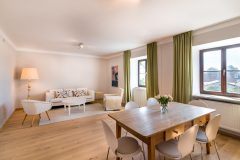 Brunnenzimmer-kleiner-Seminarraum-mit-32-m²-scaled